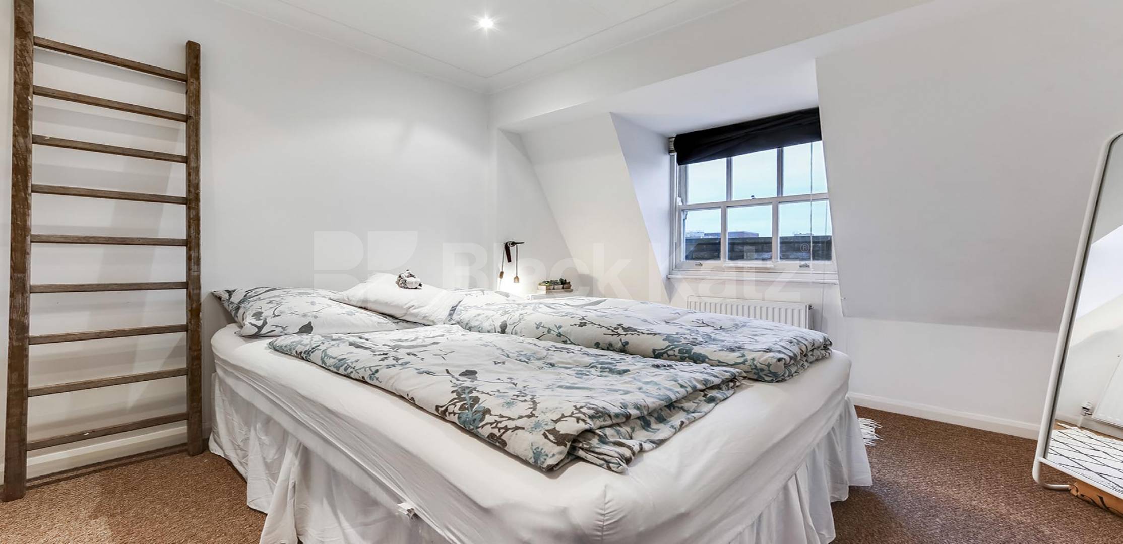 Superbly located  Union Street, London Bridge